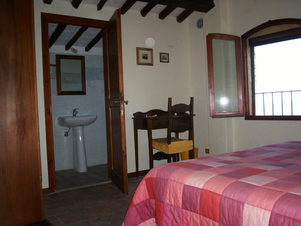 Podere Il Caggio Rooms Сан-Джиминьяно Экстерьер фото